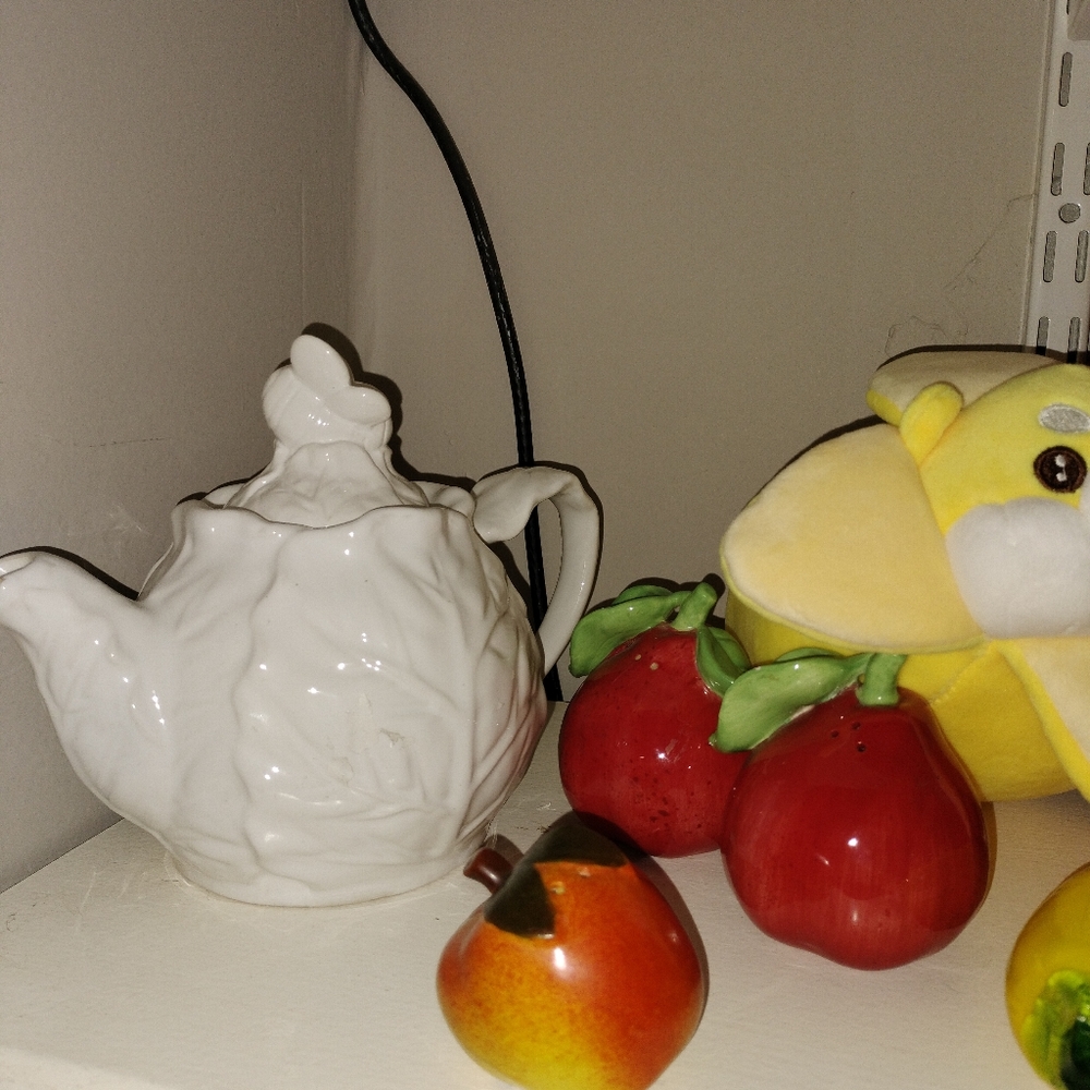 Cabbage tea pot